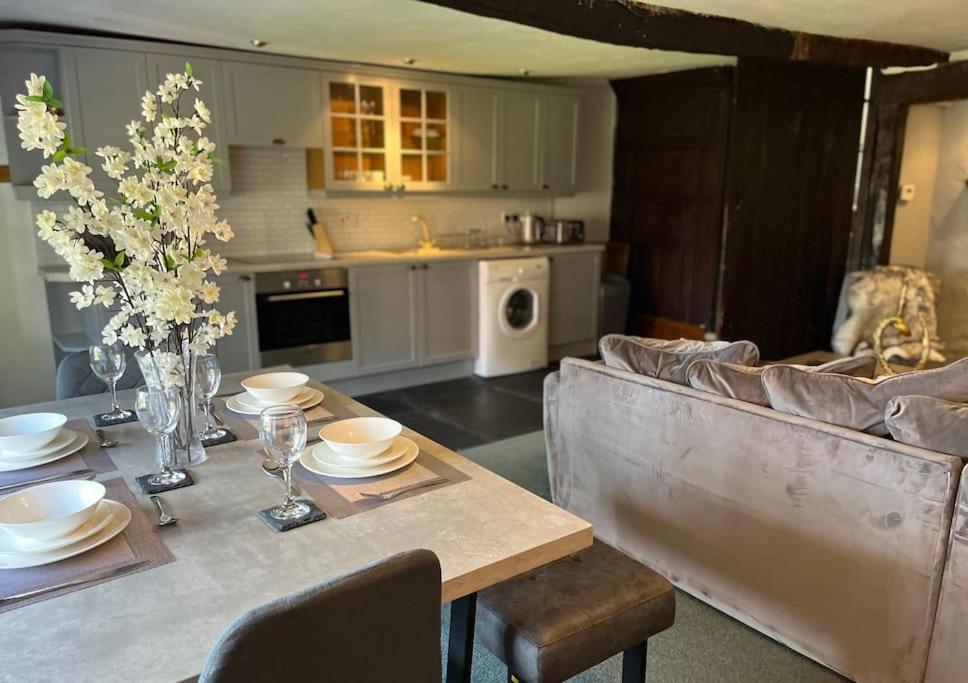 The Old Post Office, Cosy Grade II Listed 2 Bed Apartment Windermere Exterior foto